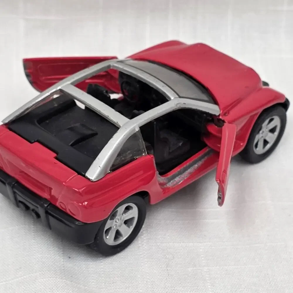 2000 Maisto Jeep Jeepster Concept 1:38 Diecast Red SUV Opening Door Collectible